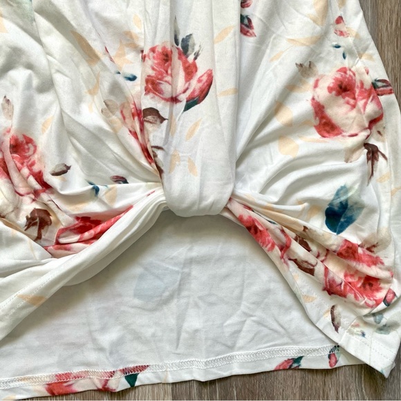 NWOT Cold shoulder floral knot front top - Picture 5 of 8